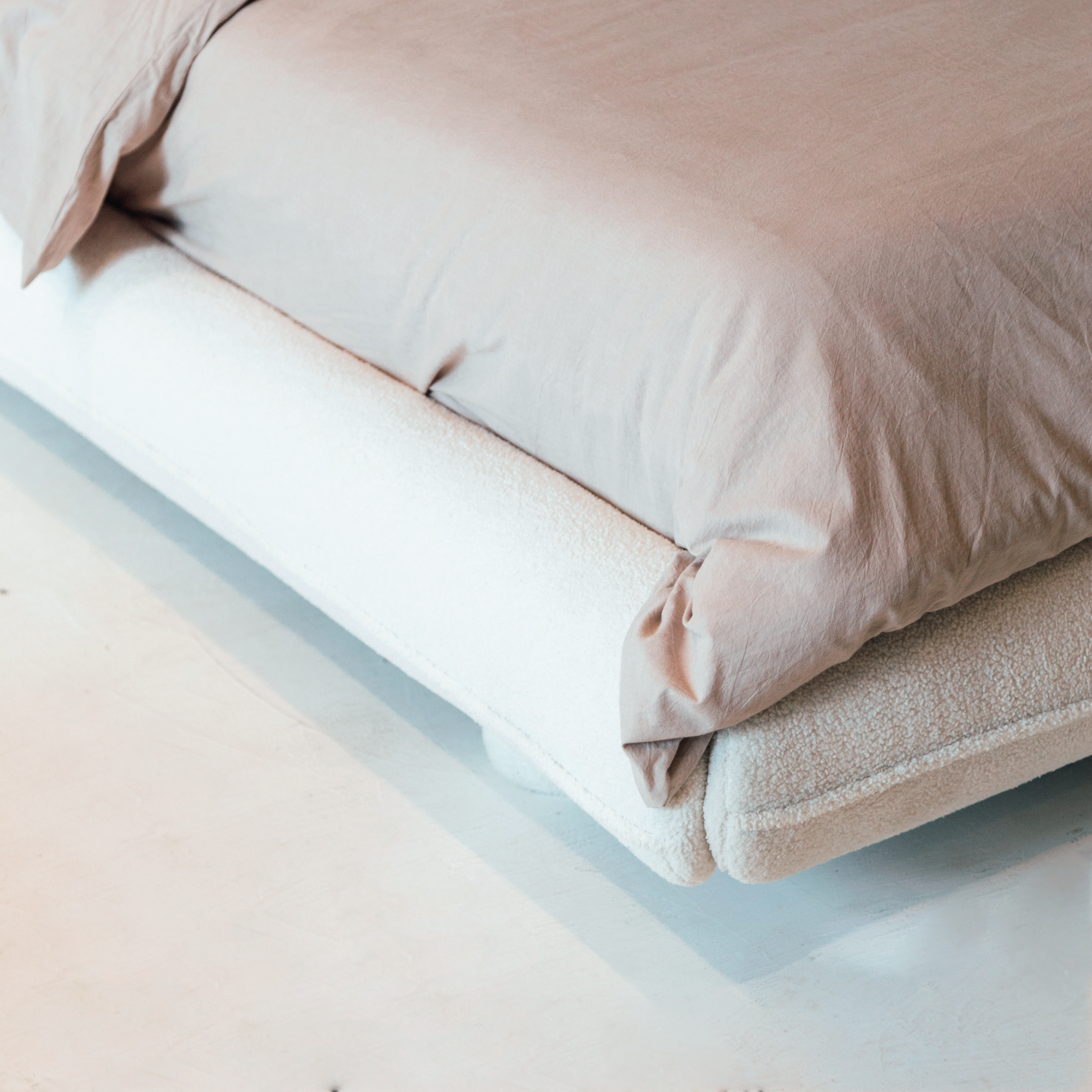 Horus king bed