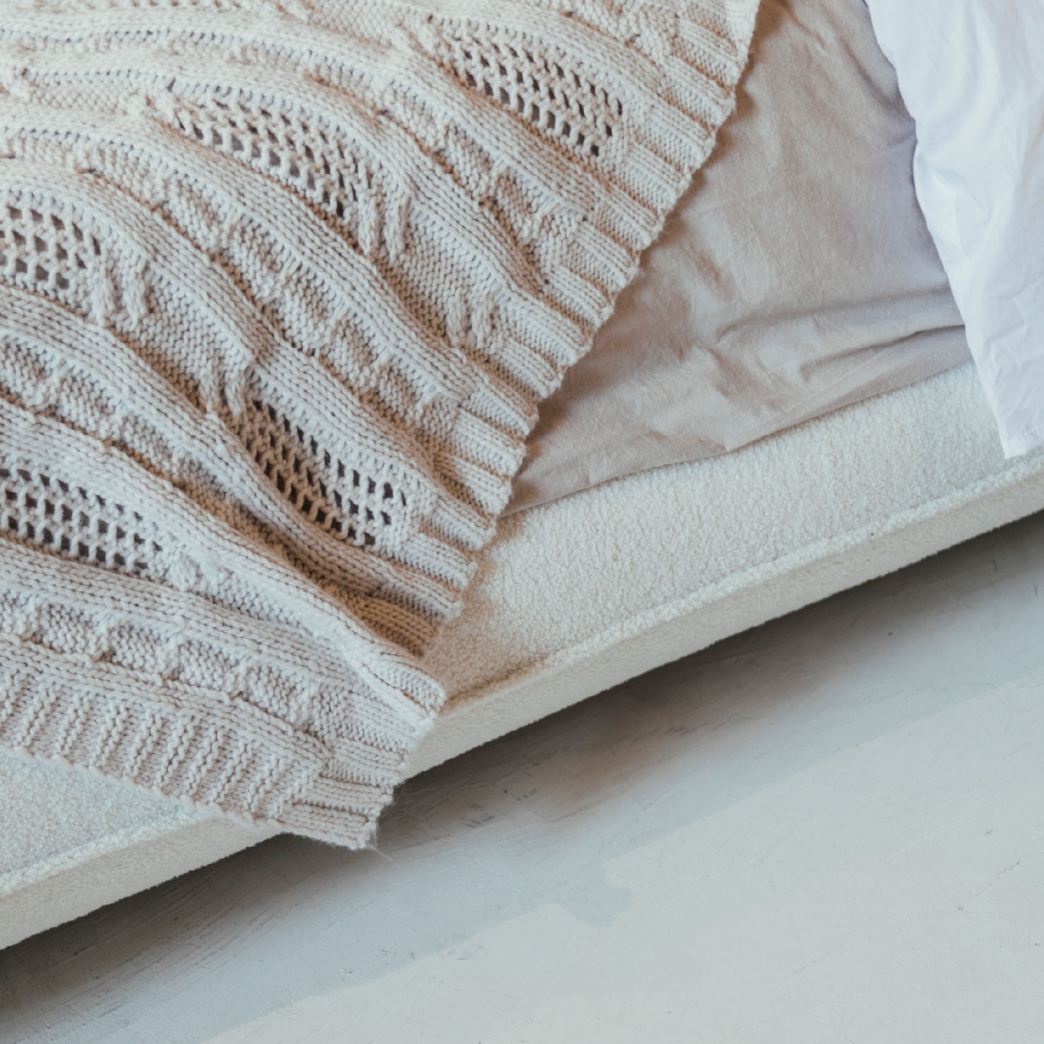 Horus king bed