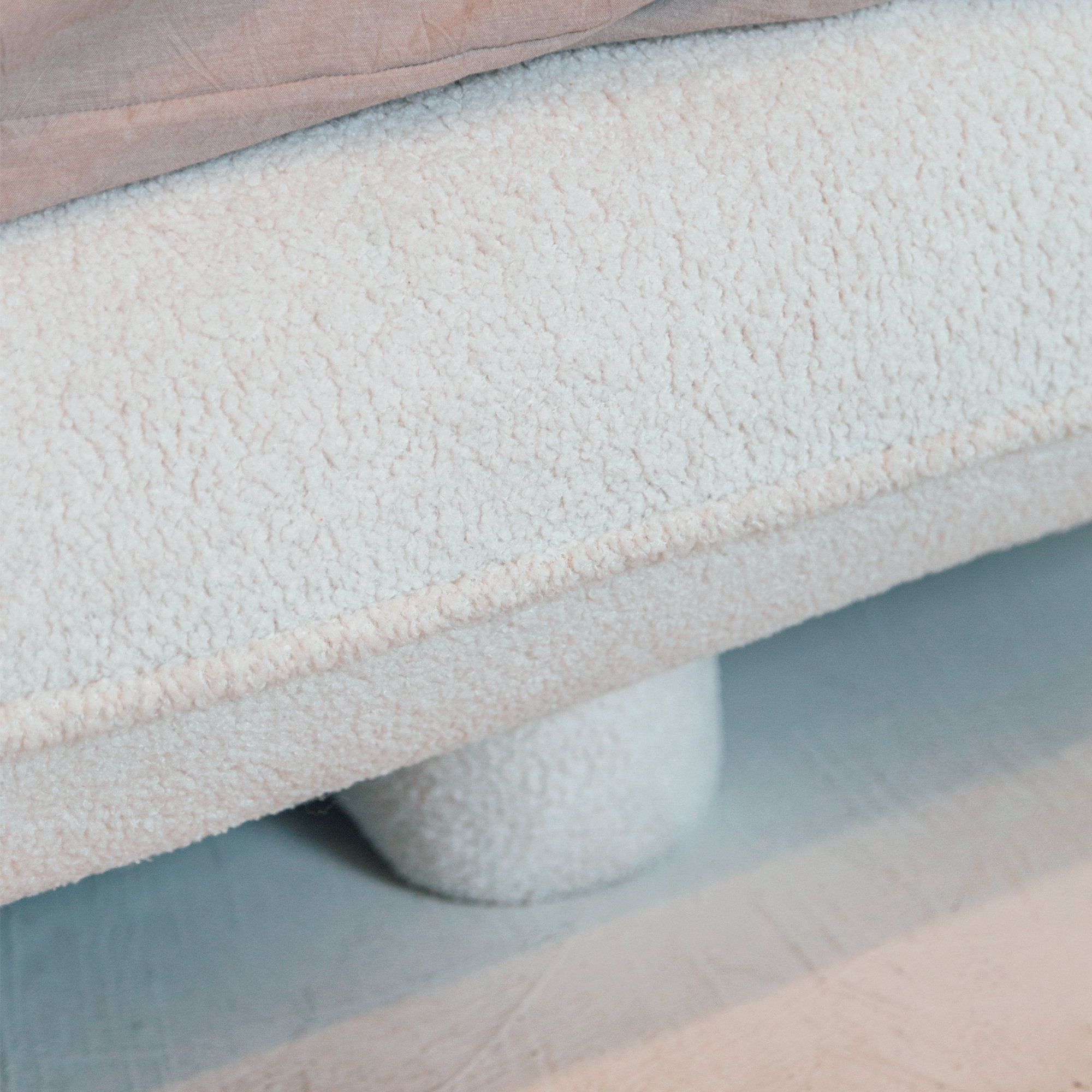 Horus king bed