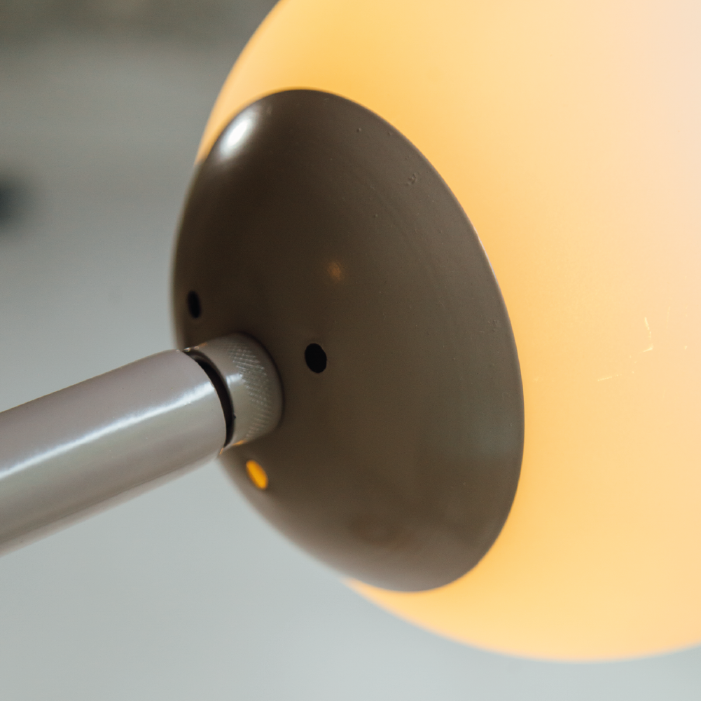 Iris floor lamp