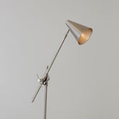 Tripode floor lamp