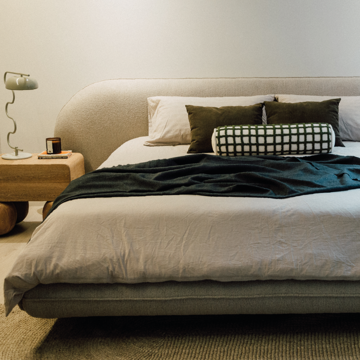 Horus queen bed