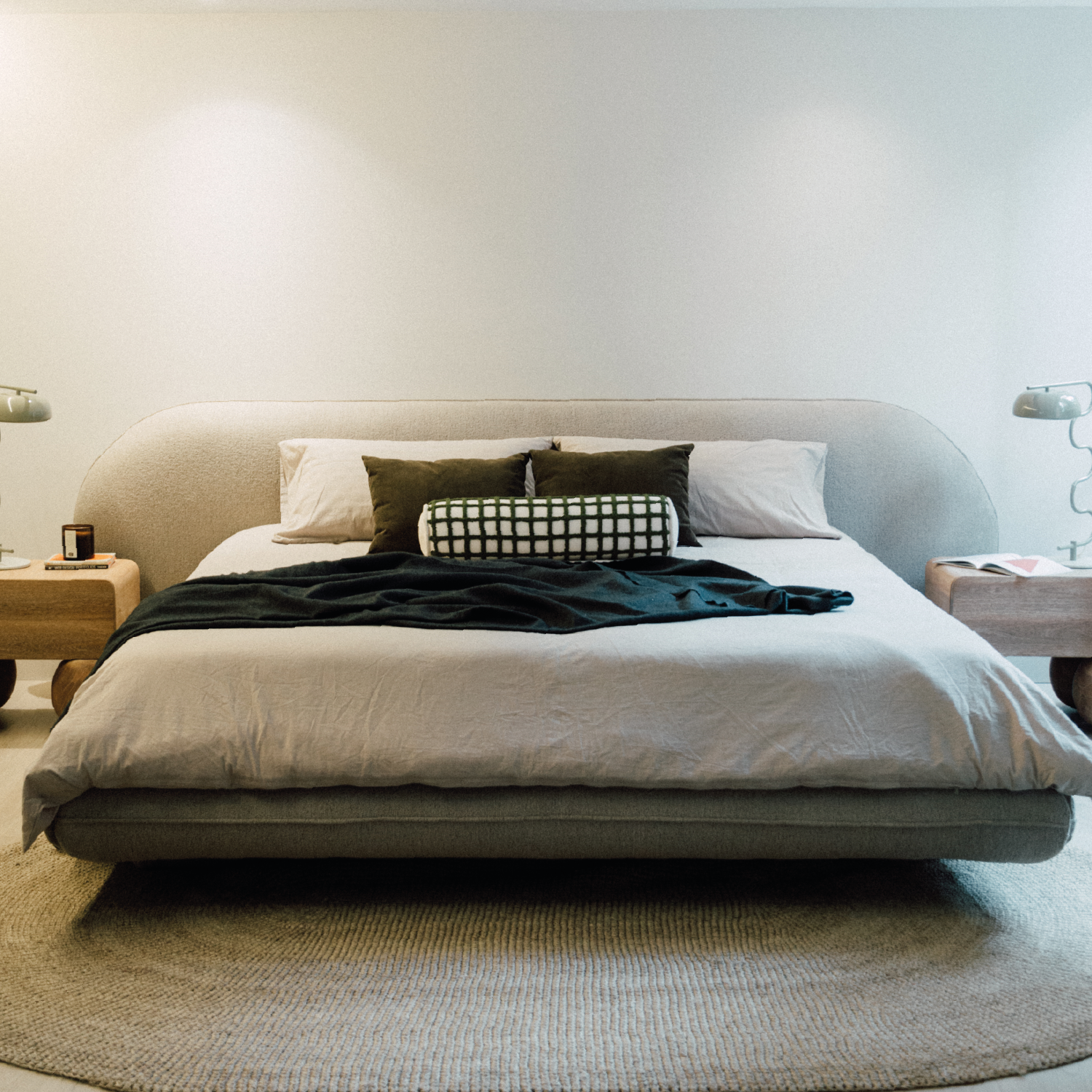 Horus king bed